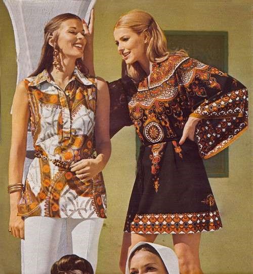 Vestito a maniche ampie anni 70